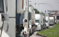 Phương tiện mất 12 tiếng qua chốt ở Hà Nội dù có thẻ ưu tiên “luồng xanh"