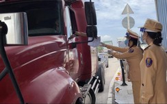 TP.HCM: Xe chưa có mã QR vẫn qua được chốt khi tài xế có xét nghiệm âm tính