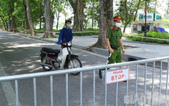 Hà Nội: Người ra đường tìm mọi cách quay đầu xe... né chốt kiểm tra