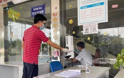 Tàu thuyền được nhờ người trên bờ làm thủ tục ra vào cảng để phòng Covid-19