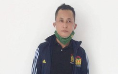 Lộ mặt công an dỏm vì mặc trang phục sai điều lệnh