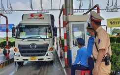 Ngày đầu không kiểm tra xe chở hàng có mã QR: Quẹt mã là xe qua chốt