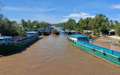 "Luồng xanh" đường thủy gặp khó vì xét nghiệm Covid-19 và cấm chạy đêm