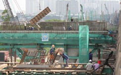 Hối hả làm đường, xây cầu giữa những ngày Hà Nội giãn cách