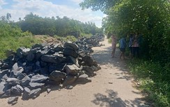 Quảng Bình: Đường 10 tỷ thi công ẩu, nguy cơ tai nạn rình rập