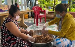 Người Bạc Liêu chế biến sản vật quê nhà gửi đồng bào khó khăn nơi tâm dịch