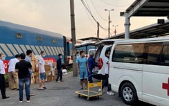 Chùm ảnh: Đường sắt vận chuyển hàng chục tấn thiết bị y tế vào TP. HCM