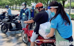 Hàng nghìn suất cơm chuyển đến tuyến đầu chống dịch được chuẩn bị thế nào?