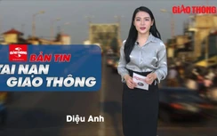 Video TNGT 5/8: Xe container lao xuống mương nước sau va chạm với xe máy