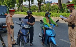 Không có giấy đi đường, cô gái nói "ra siêu thị" bị phạt 2 triệu đồng