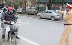 CSGT đi một mình có được dừng xe, xử lý vi phạm?