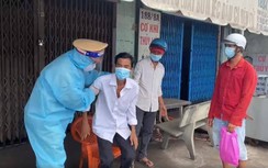 CSGT dùng xe chuyên dụng chở cụ ông bị nhồi máu cơ tim đi cấp cứu