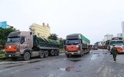 Chùm ảnh: Đường sắt lập tàu riêng chở hàng hỗ trợ TP. HCM của tỉnh Hòa Bình