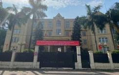 Khởi tố nhóm tự xưng phóng viên tống tiền hiệu trưởng trường tiểu học