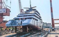 Doanh nghiệp đóng tàu “tự bơi” trong khốn khó