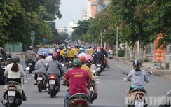 Người dân TP.HCM ra đường nhiều hơn những ngày đầu giãn cách