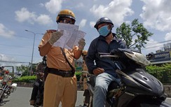 Một công ty ở TP.HCM cấp "khống" nhiều giấy đi đường cho khách hàng