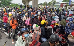 Tìm chỗ trọ, hỗ trợ 500 người về quê bằng xe máy quay trở lại TP.HCM