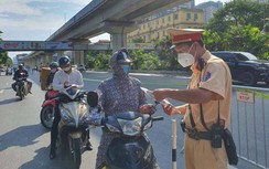 2 giờ ra quân, 6 tổ phối hợp Công an Hà Nội kiểm soát 2.000 người ra đường