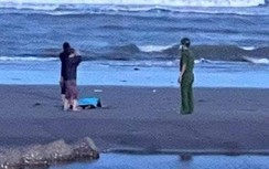 Ba giáo viên nghỉ hưu bị sóng biển cuốn mất tích ở Nam Định