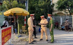 Hà Nội: Phát hiện 3 xe tải chở 15 người định đưa "chui" về Điện Biên