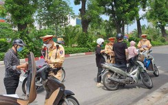 Bị phạt vì giấy đi đường không chữ ký, tài xế quên tên giám đốc công ty