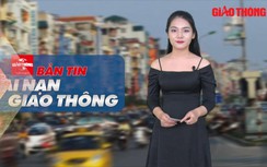 Video TNGT 21/8: Tài xế xe tải mắc kẹt trong cabin sau va chạm