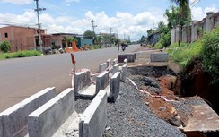 Đắk Lắk: Dân khốn khổ vì mở rộng 2km đường