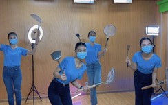 Á hậu Kiều Loan cùng dàn người đẹp trổ vũ đạo "múa muôi"