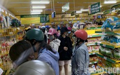 Bạc Liêu khẩn cấp phong tỏa toàn thành phố, người dân đổ xô mua thực phẩm