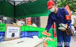 Gian hàng đồng giá, không người bán giữa những ngày giãn cách tại Hà Nội