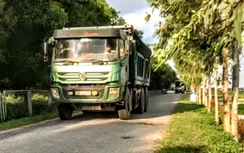 Xe tải phá đường gom cao tốc Hà Nội - Hải Phòng