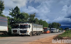 Sau Cần Thơ, xe luồng xanh lại gặp khó khi giao hàng ở Gia Lai