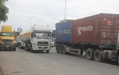 Diễn biến giao thông tại các chốt kiểm dịch trên Quốc lộ phía Nam ra sao?