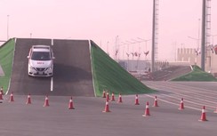 Thanh tra giao thông của Quân cảnh Nga trình diễn kỹ năng lái xe siêu đỉnh