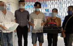 Cảnh sát khám phá nhanh đường dây làm giả giấy đi đường ở TP.HCM