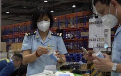 Bắt giữ hàng trăm hộp thuốc, thiết bị y tế chống dịch nhập khẩu trái phép