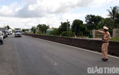 Xe chở xăng dầu, lương thực, thực phẩm vào TP Bạc Liêu thế nào?