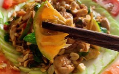 Thịt gà đừng luộc hay rán, làm nộm gà cam sả cực thanh mát, ngon đừng hỏi