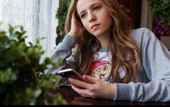 Bác sỹ nhãn khoa Nga cảnh báo về màn hình điện thoại và đôi mắt trẻ em