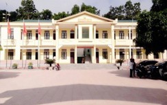 Tạm đình chỉ phó chủ tịch xã ký xác nhận cho người ở vùng dịch về quê
