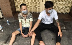 Kiểm tra ô tô có ma túy, phát hiện một thanh niên nghi mắc Covid-19