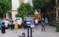 9 thanh niên nam nữ mở tiệc "bay lắc" ở cửa hàng quần áo