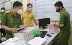 Nhân viên đô thị sắp xếp tiêm vắc xin "dịch vụ" bị khởi tố