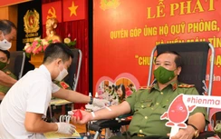 100% cán bộ, chiến sỹ an ninh kinh tế hiến máu, chung tay đẩy lùi Covid-19