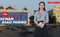 Video TNGT 11/9: Cabin xe bẹp dúm, 2 người bị thương sau va chạm với xe tải