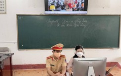 CSGT Hà Tĩnh cùng giáo viên lên lớp Zoom tuyên truyền pháp luật ATGT