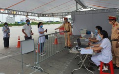 Hà Nội lắp 67 "mắt thần" quét mã QR, có tài xế vẫn lúng túng khi qua chốt