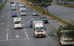 Công an TP.HCM lý giải việc "đang giãn cách mà người đi trên đường đông"