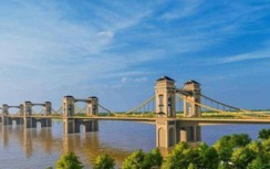 Thiết kế cầu Trần Hưng Đạo có đảm bảo tàu lớn lưu thông qua sông Hồng?